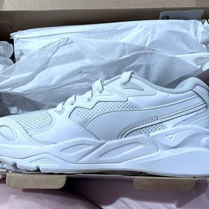 NWTB white Puma sneakers TRC trainers. Size 6 -1/2 never worn ! Offers welcomed!